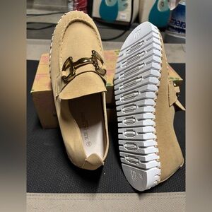 Isle Jacobson women’s shoes size 38/7. Brand new in the box.